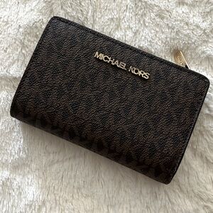 Michael Kors logo small wallet. Fits in jet set medium crossbody front pocket